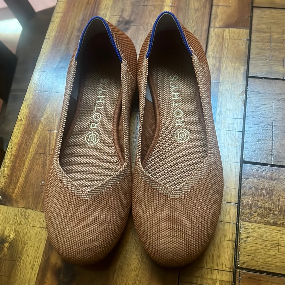 Rothy’s flat in fawn Worn twice size 8 like new